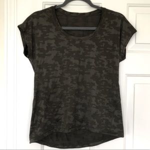 LIKE NEW lululemon short sleeve top